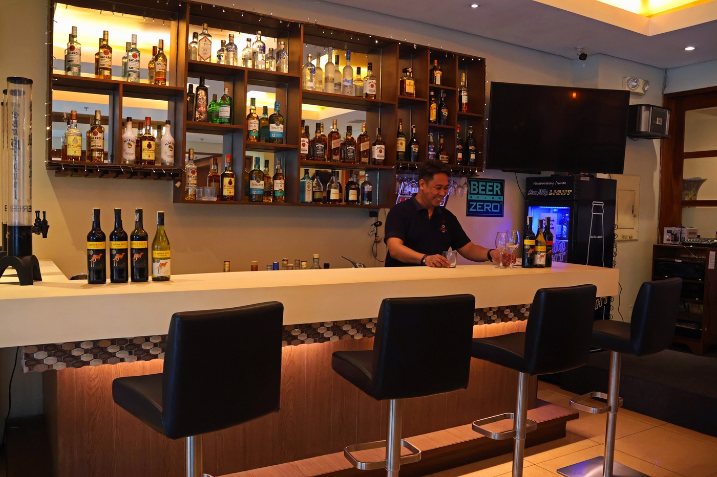 V-Lounge Bar